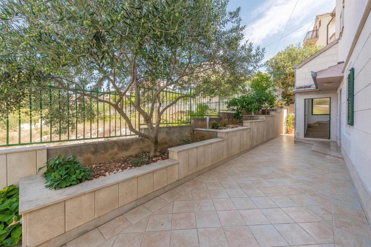 Apartments Ivana-Mira オクルグ・ゴルニ エクステリア 写真