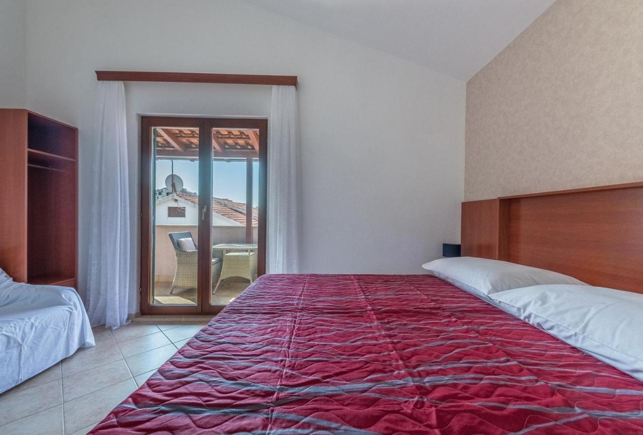 Apartments Ivana-Mira オクルグ・ゴルニ エクステリア 写真