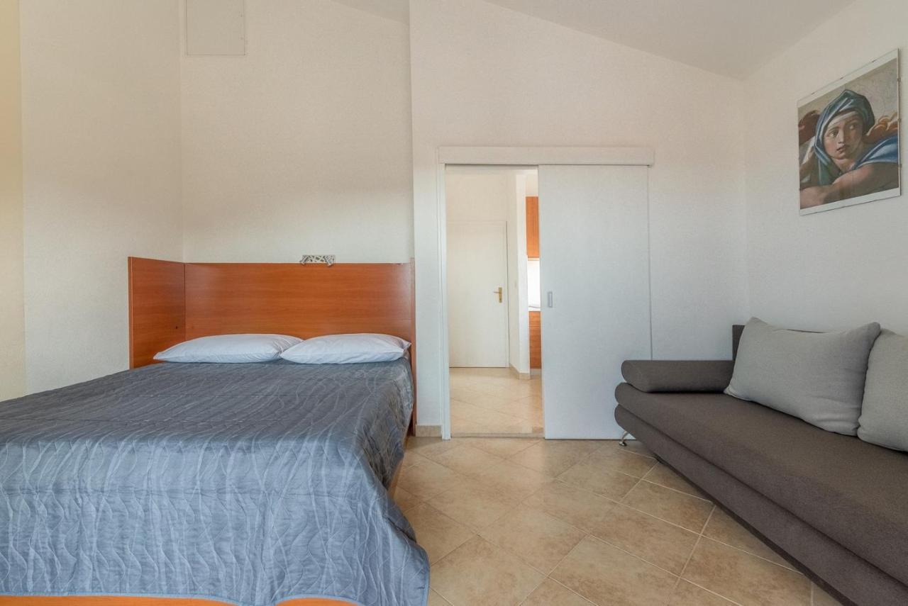Apartments Ivana-Mira オクルグ・ゴルニ エクステリア 写真